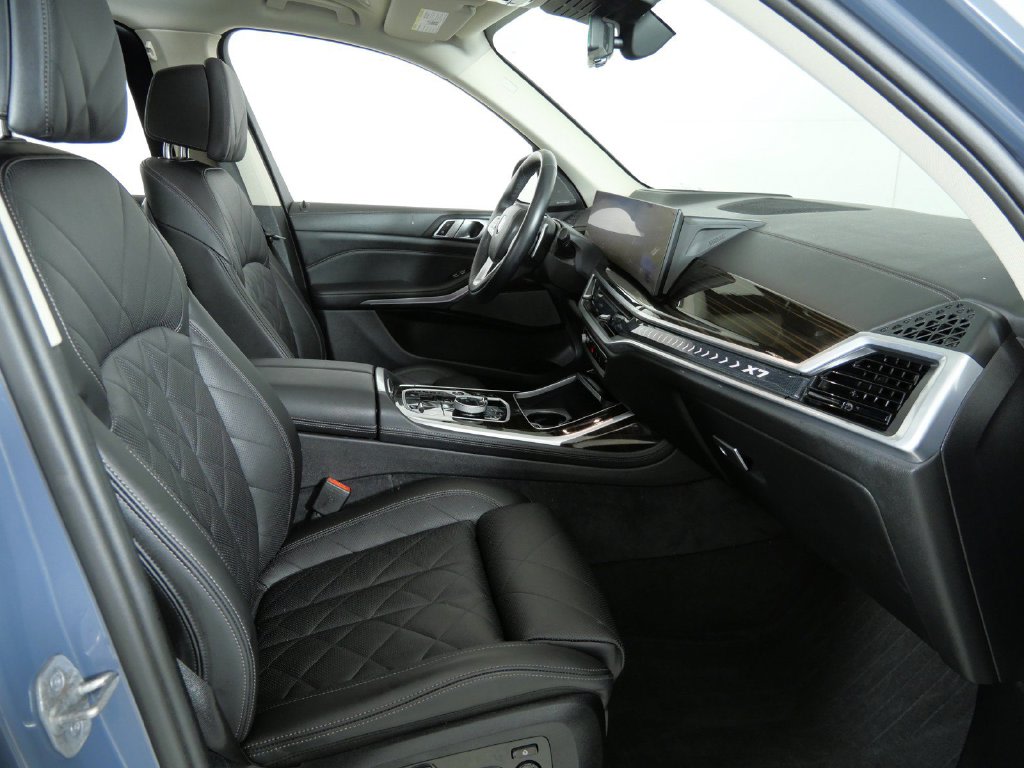 Thumbnail: 2024 BMW X7 - 10