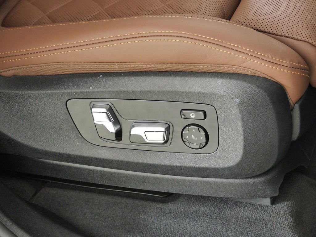 Thumbnail: 2026 BMW X7 - 29