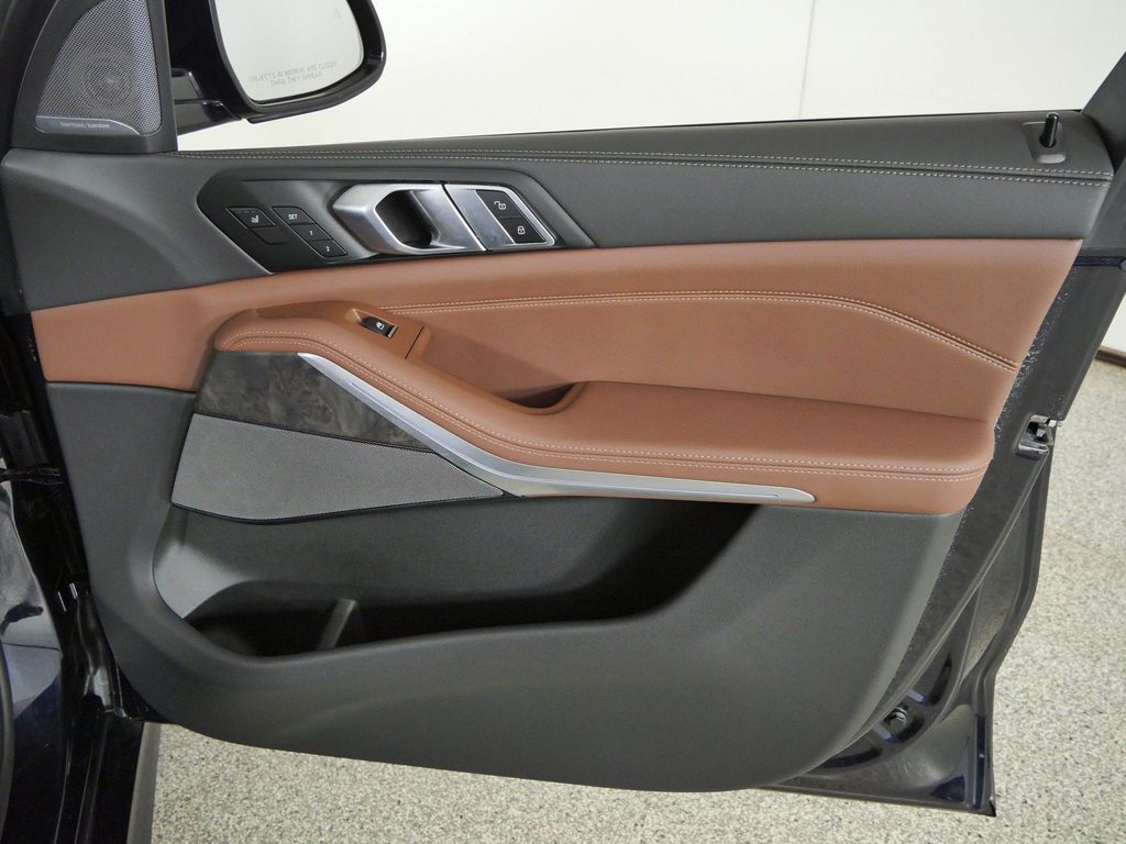 Thumbnail: 2026 BMW X7 - 28