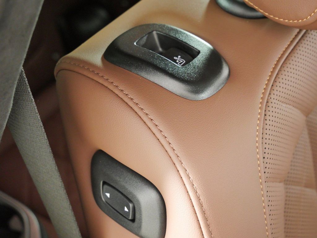 Thumbnail: 2026 BMW X7 - 13