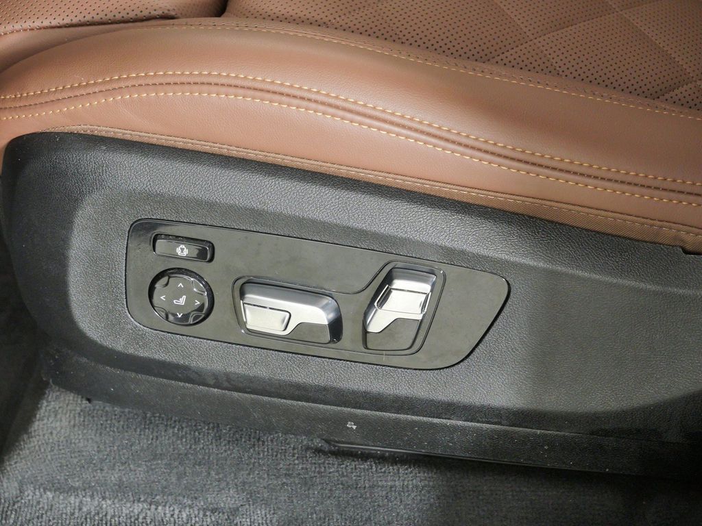 Thumbnail: 2026 BMW X7 - 44