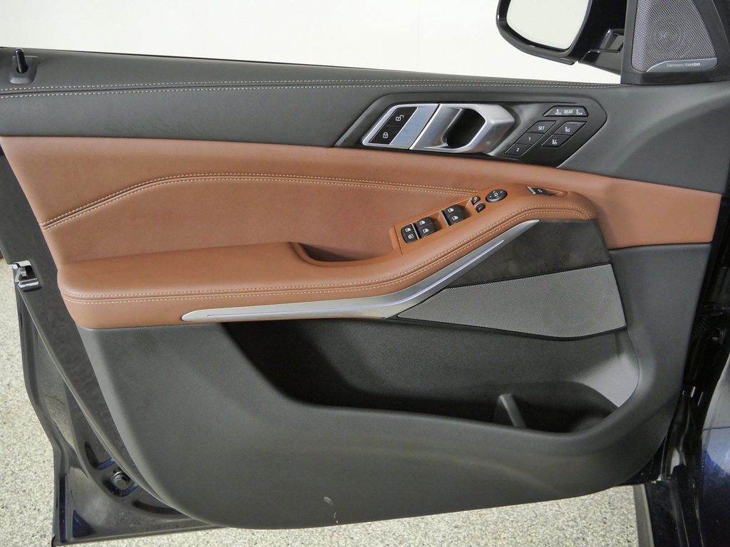 Thumbnail: 2026 BMW X7 - 40