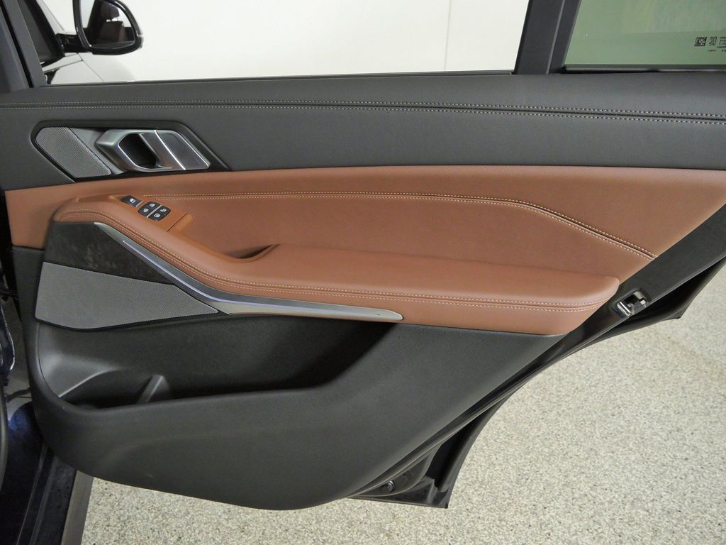 Thumbnail: 2026 BMW X7 - 32