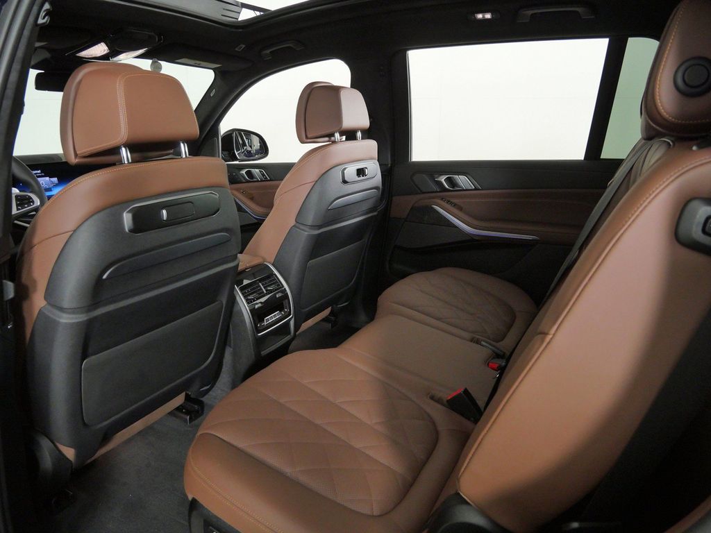 Thumbnail: 2026 BMW X7 - 38