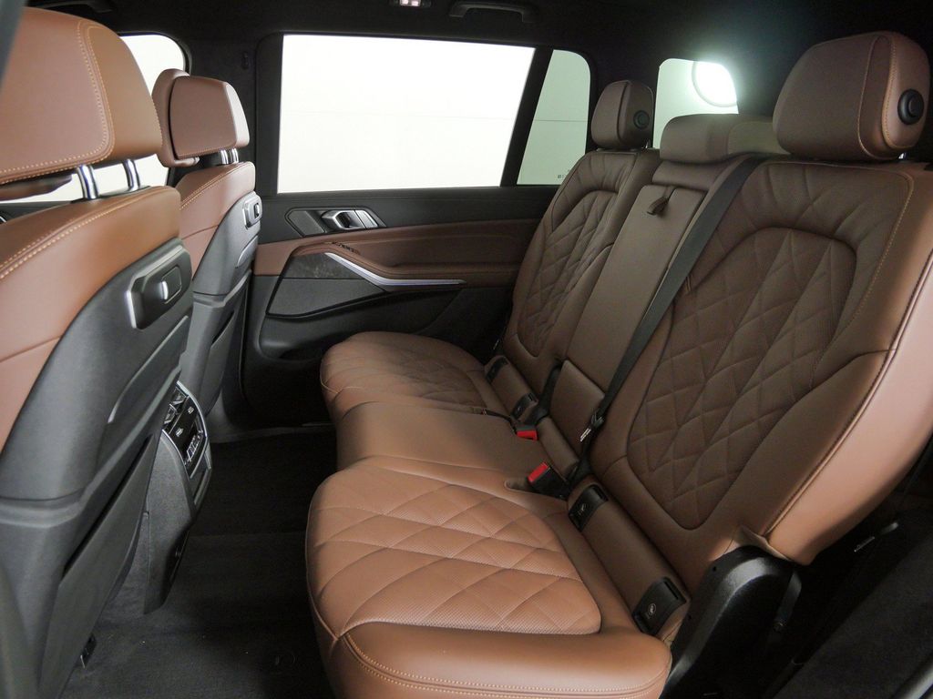 Thumbnail: 2026 BMW X7 - 39