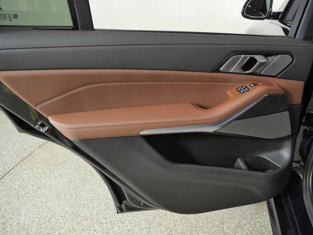 Thumbnail: 2026 BMW X7 - 37