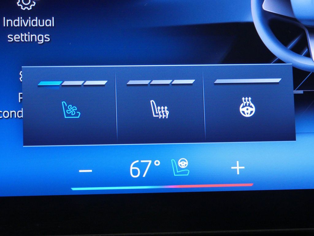 Thumbnail: 2026 BMW X7 - 15