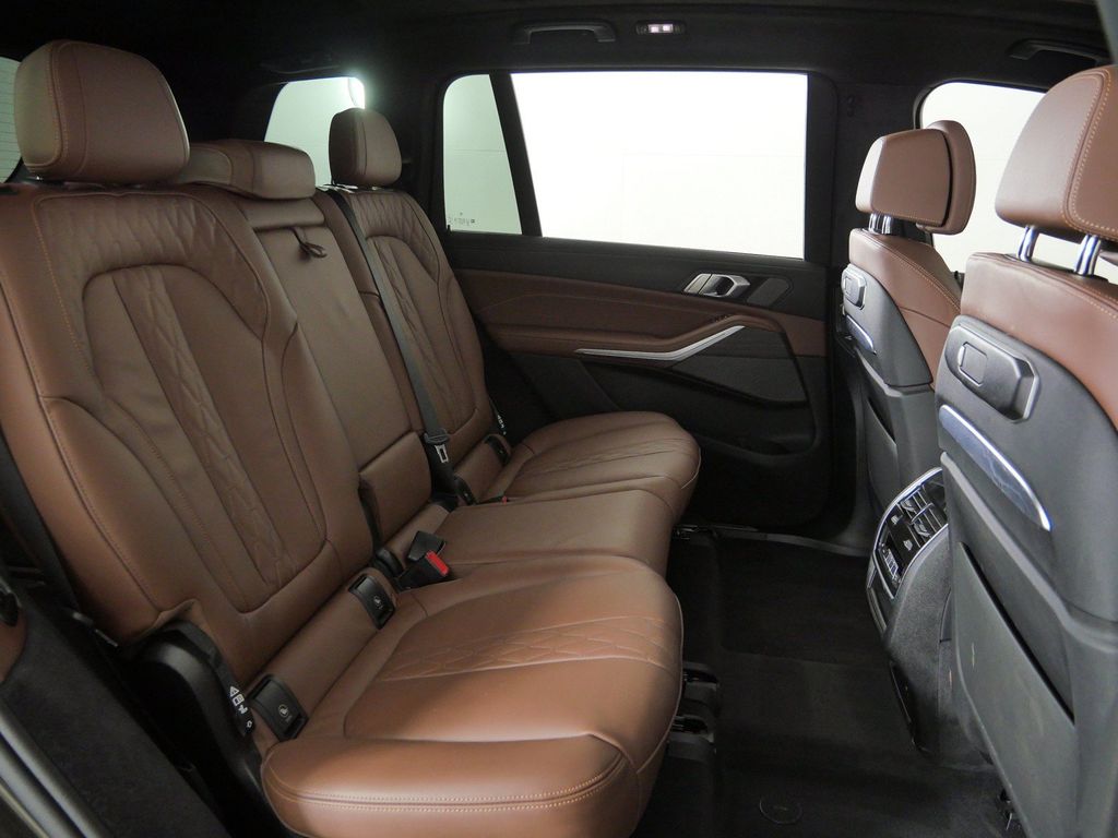 Thumbnail: 2026 BMW X7 - 35