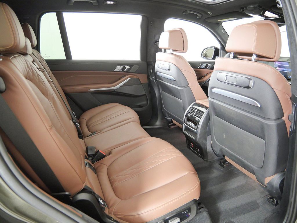 Thumbnail: 2026 BMW X7 - 11