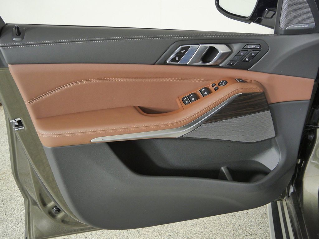 Thumbnail: 2026 BMW X7 - 42