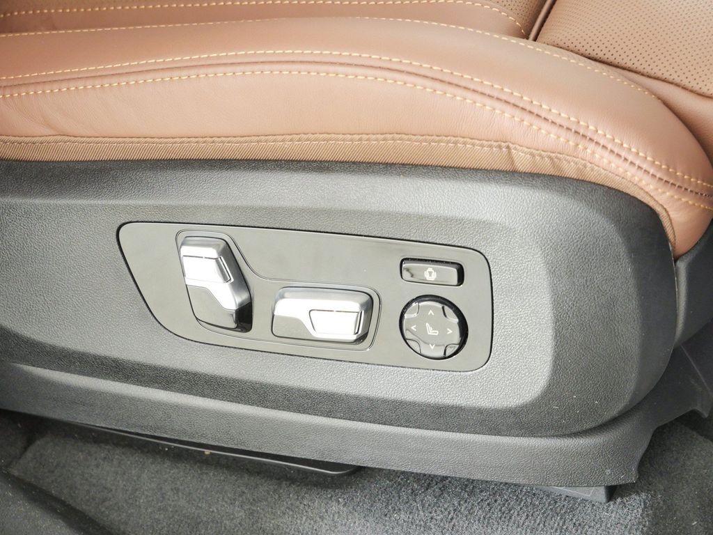 Thumbnail: 2026 BMW X7 - 31