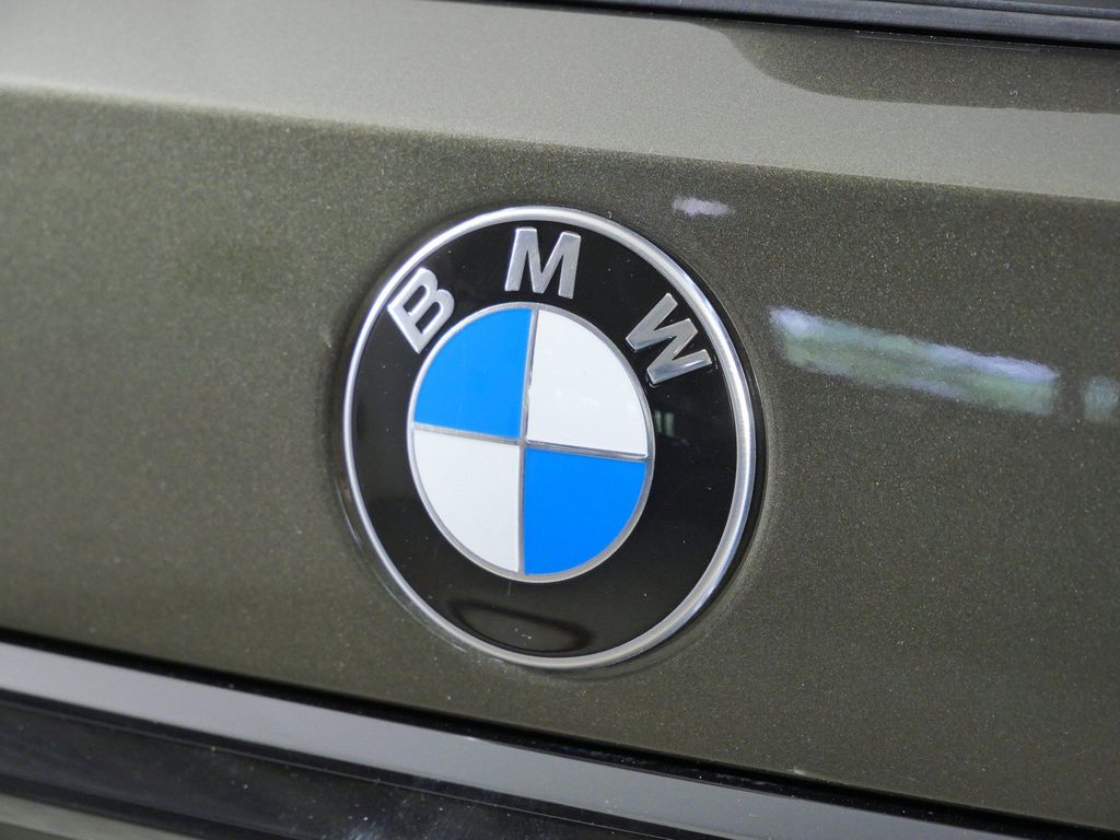 Thumbnail: 2026 BMW X7 - 23