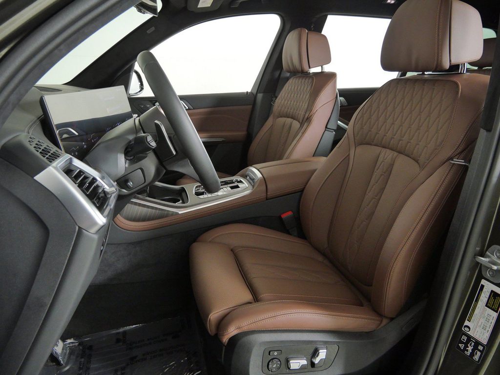 Thumbnail: 2026 BMW X7 - 44