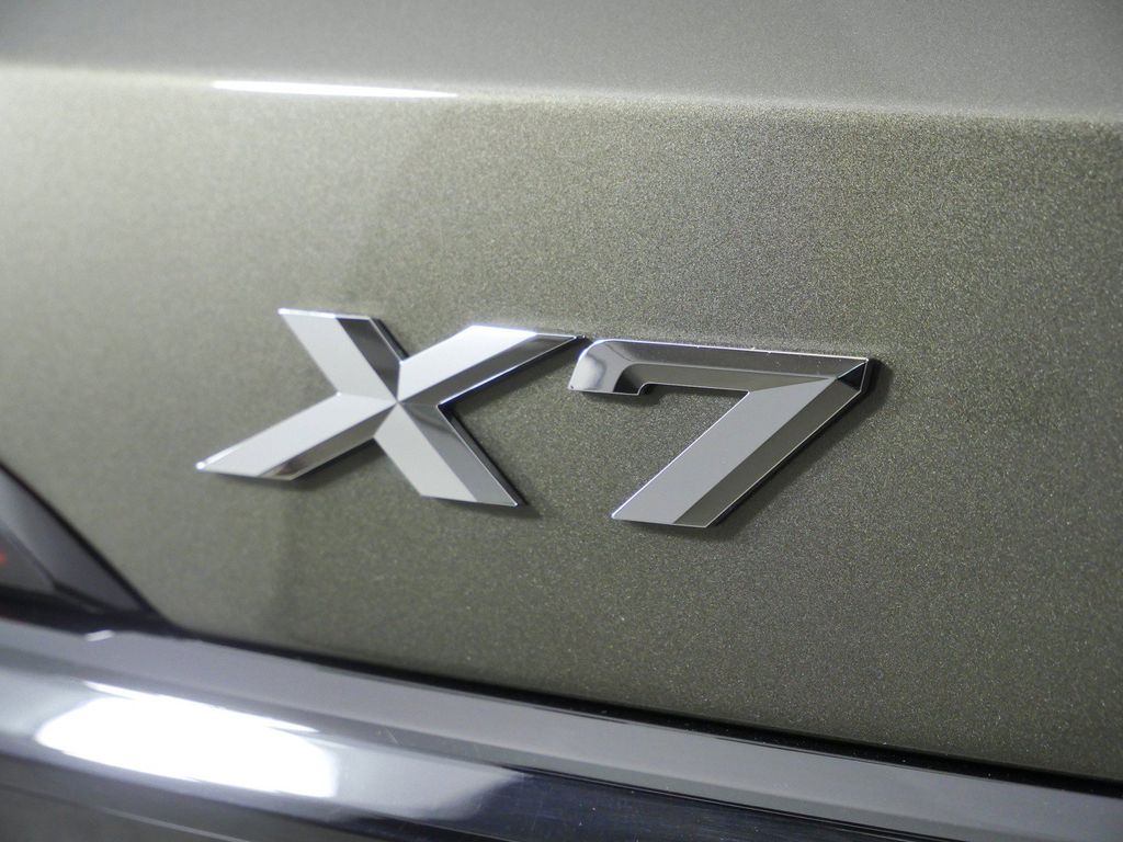Thumbnail: 2026 BMW X7 - 25