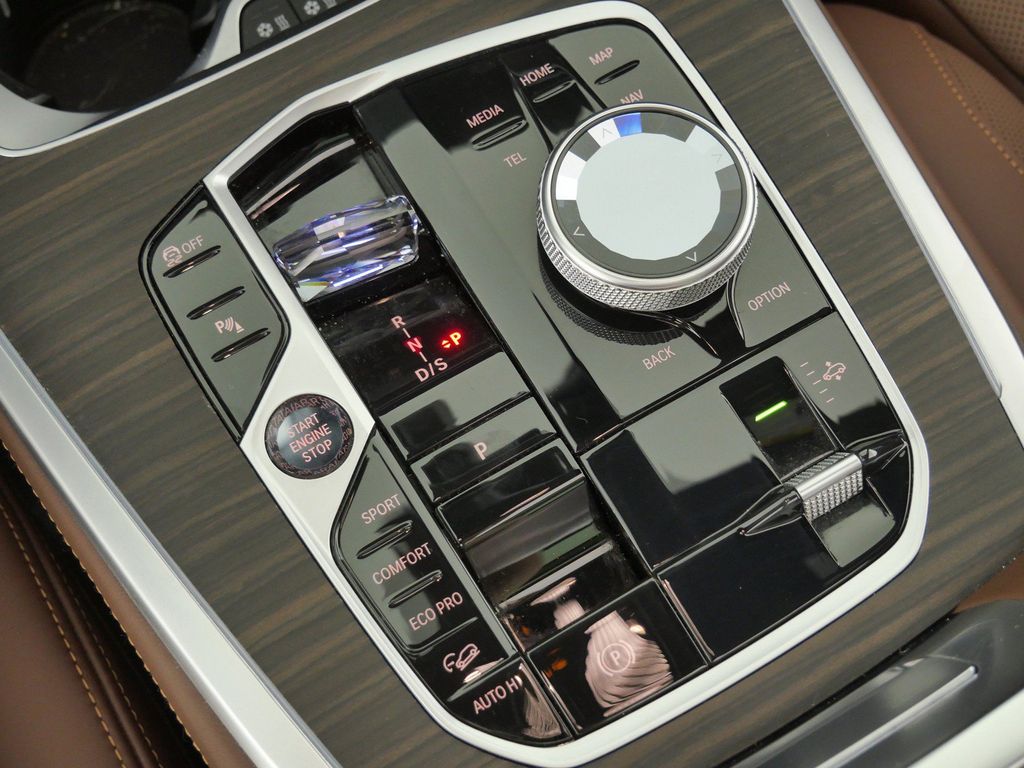 Thumbnail: 2026 BMW X7 - 13