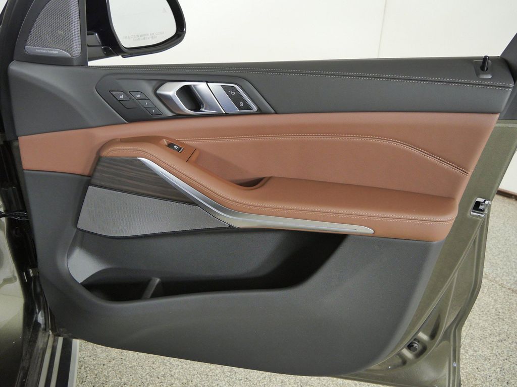 Thumbnail: 2026 BMW X7 - 30
