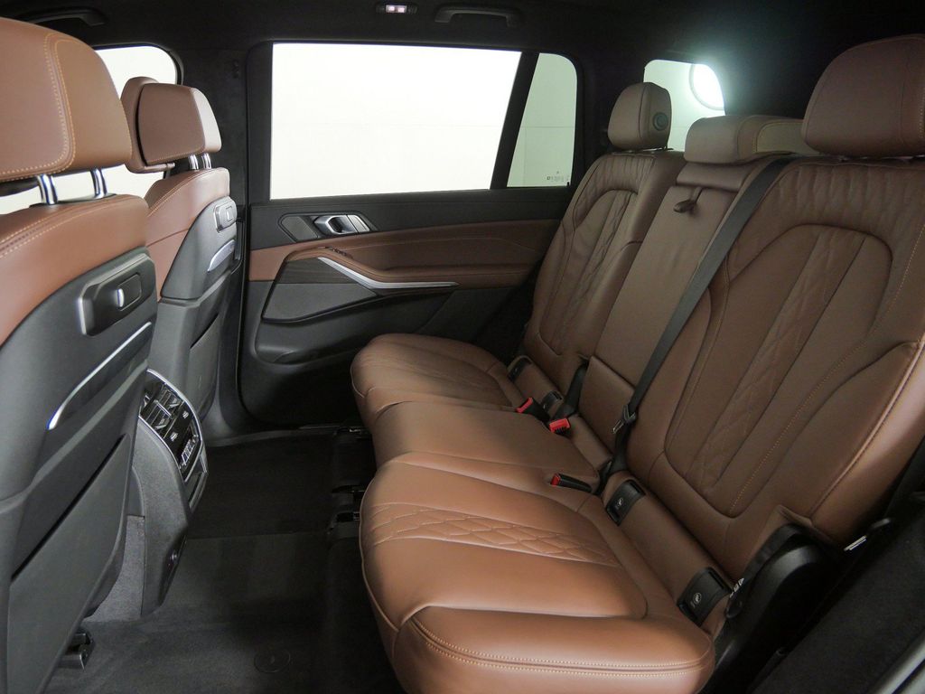 Thumbnail: 2026 BMW X7 - 41
