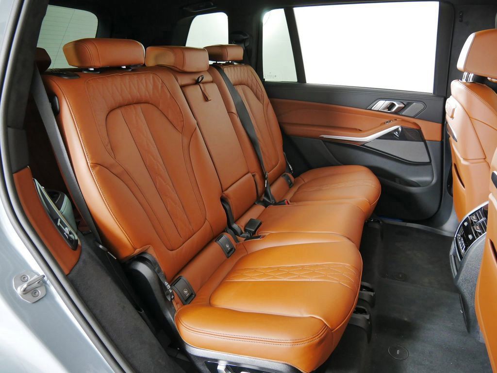 Thumbnail: 2026 BMW X7 - 29