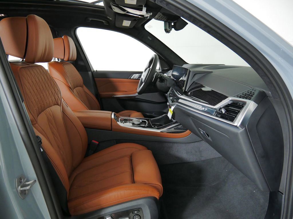 Thumbnail: 2026 BMW X7 - 9