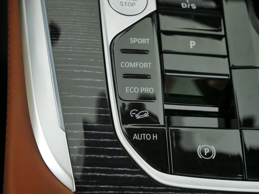 Thumbnail: 2026 BMW X7 - 13