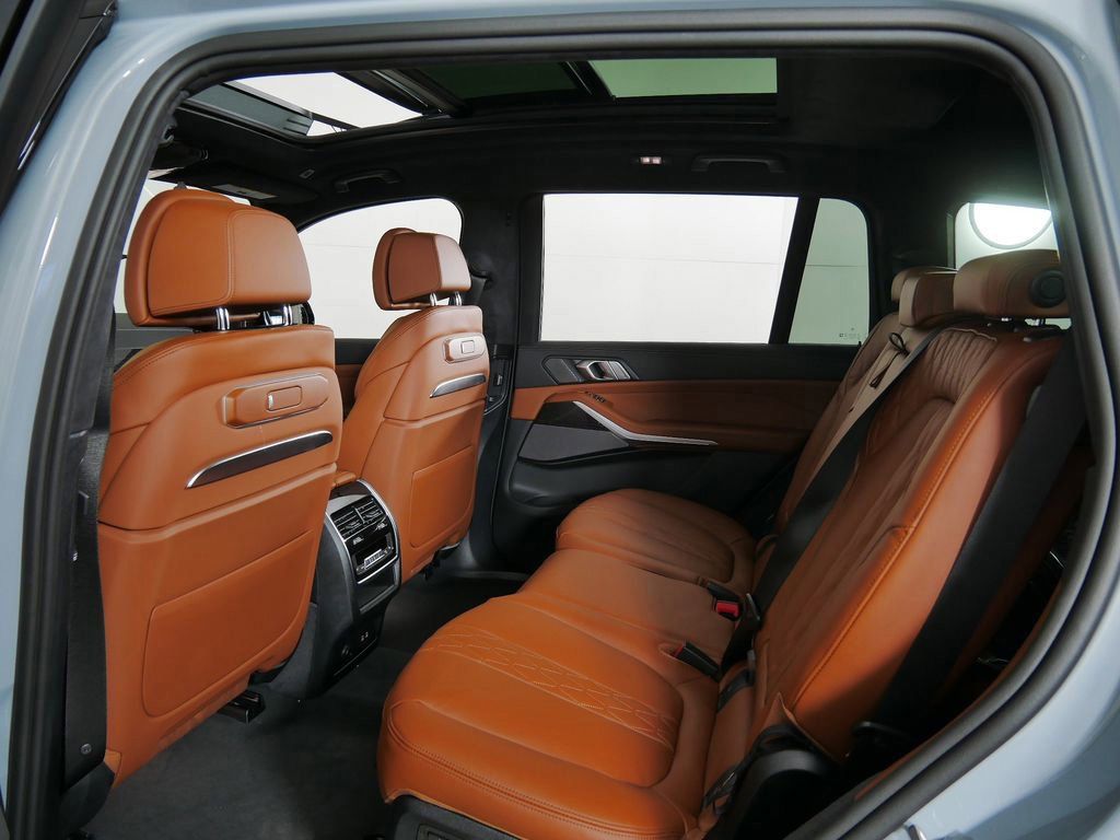 Thumbnail: 2026 BMW X7 - 33