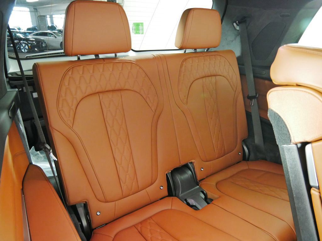 Thumbnail: 2026 BMW X7 - 30