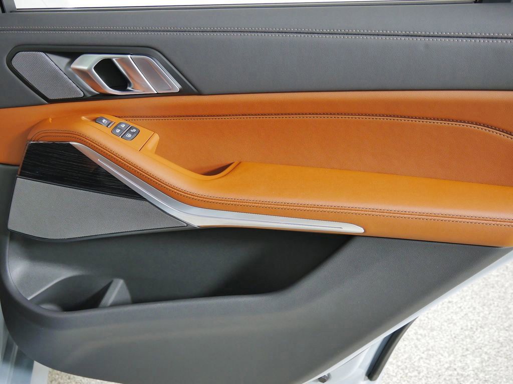 Thumbnail: 2026 BMW X7 - 28