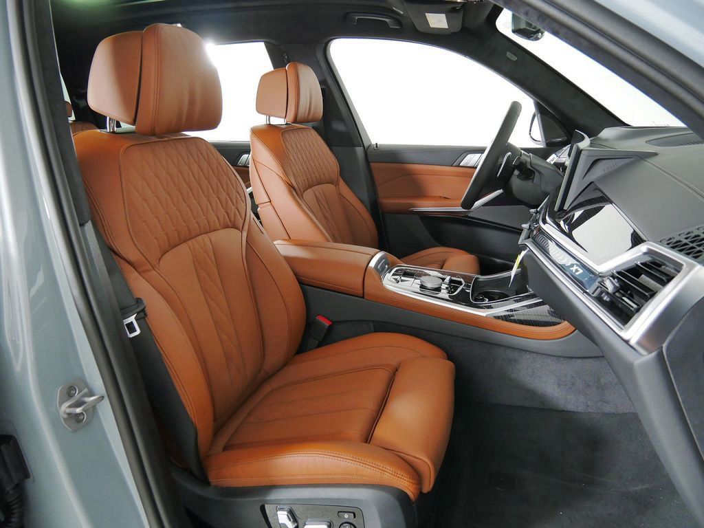 Thumbnail: 2026 BMW X7 - 10