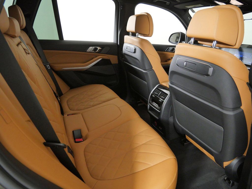 Thumbnail: 2024 BMW X5 - 11