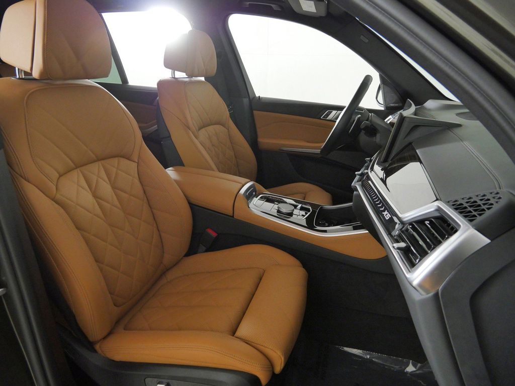 Thumbnail: 2024 BMW X5 - 10