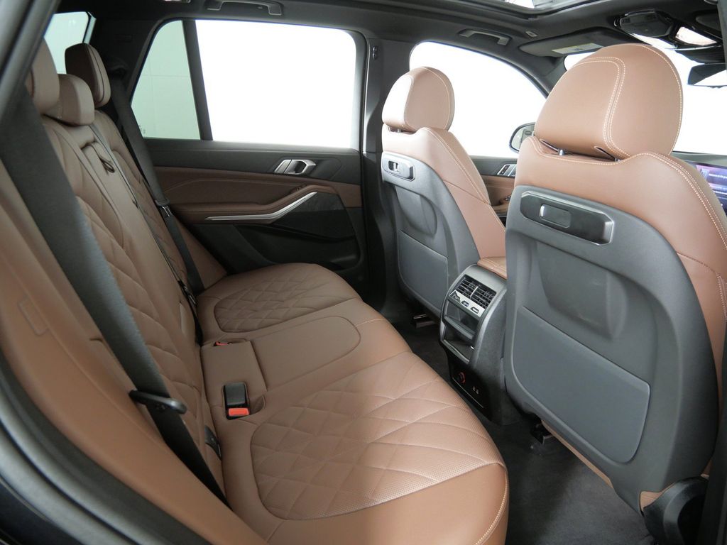 Thumbnail: 2024 BMW X5 - 11