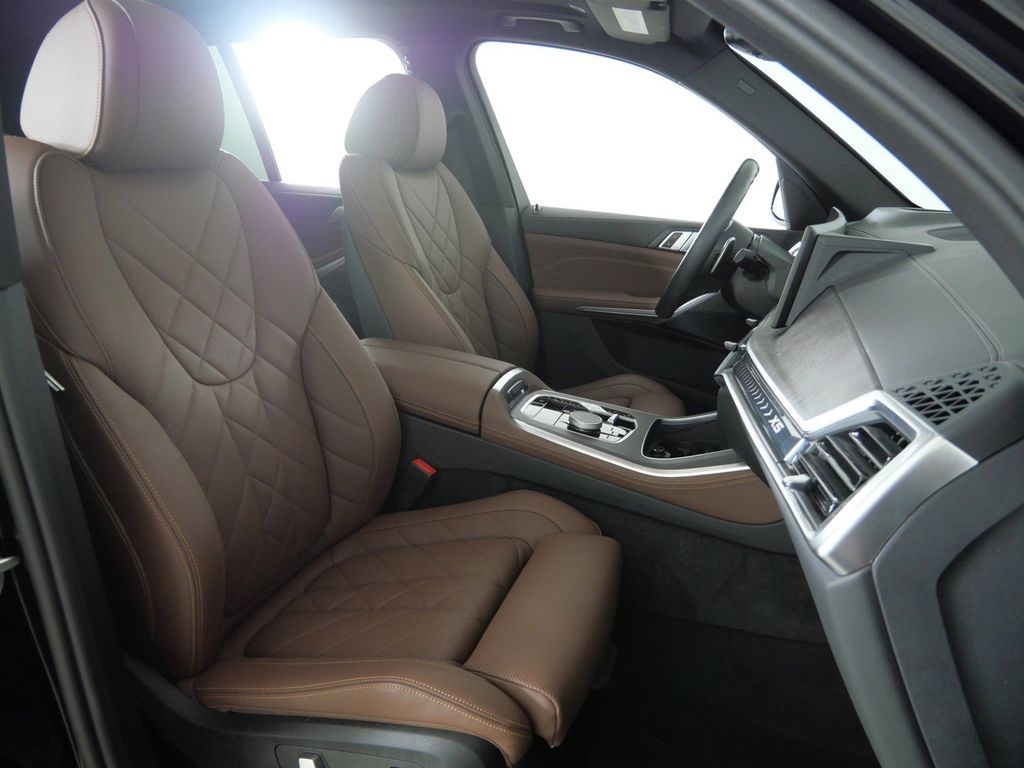 Thumbnail: 2024 BMW X5 - 10