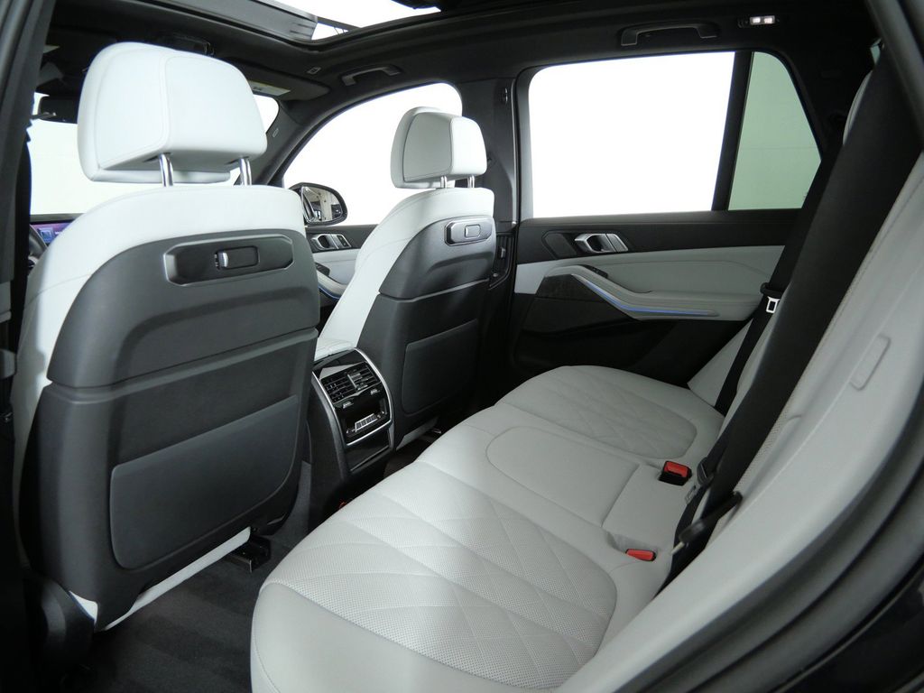 Thumbnail: 2025 BMW X5 - 36