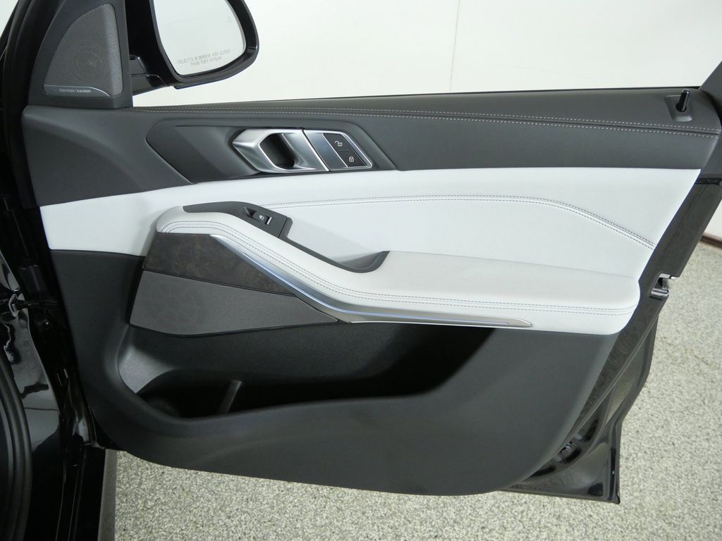 Thumbnail: 2025 BMW X5 - 27