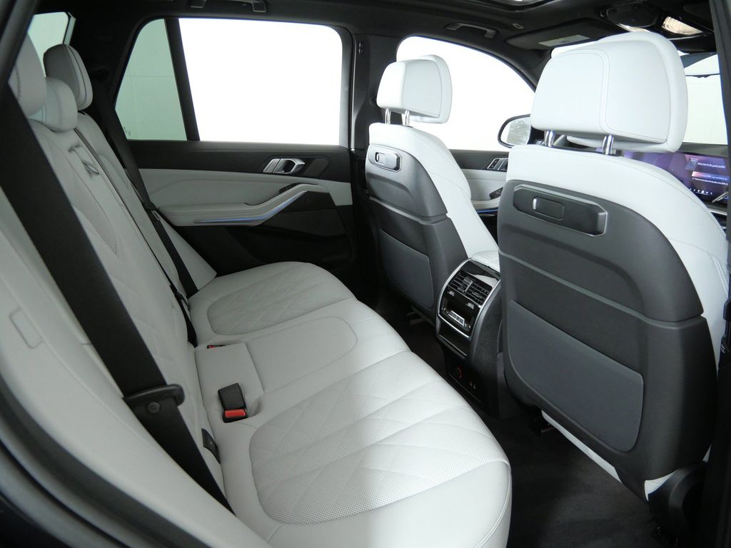 Thumbnail: 2025 BMW X5 - 11