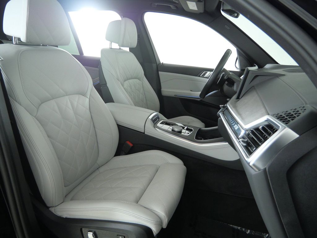 Thumbnail: 2025 BMW X5 - 10