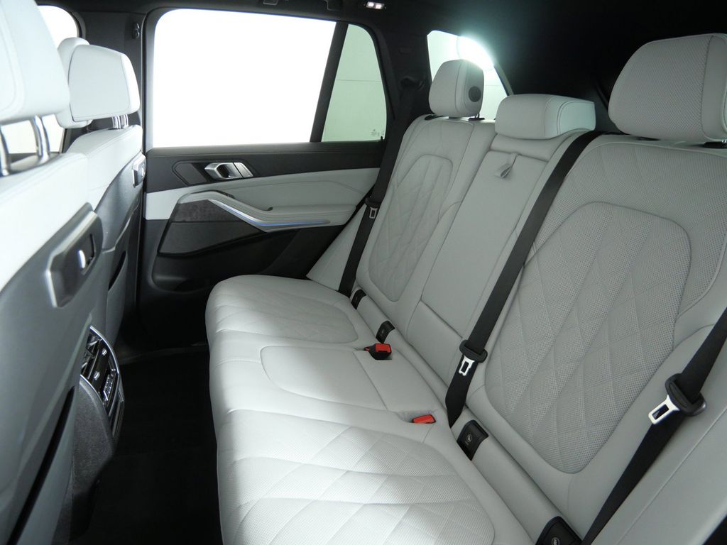 Thumbnail: 2025 BMW X5 - 37