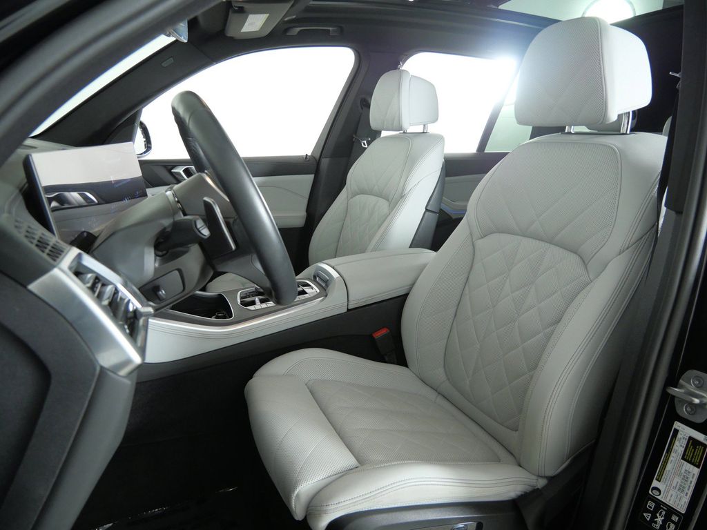 Thumbnail: 2025 BMW X5 - 40