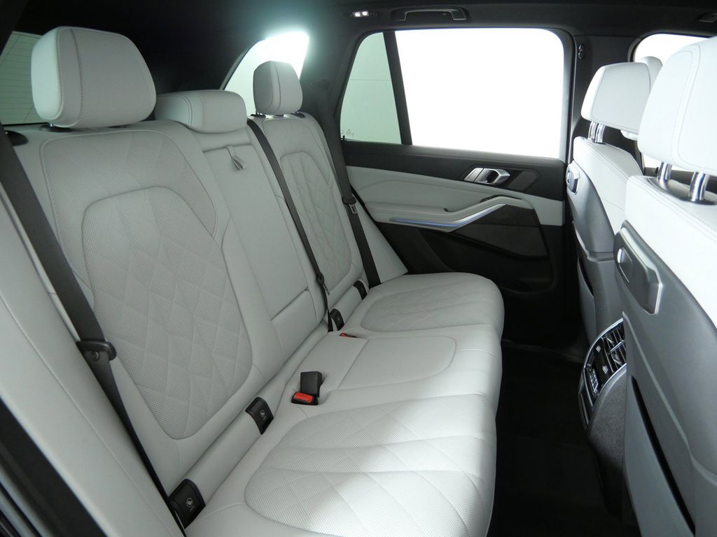 Thumbnail: 2025 BMW X5 - 31