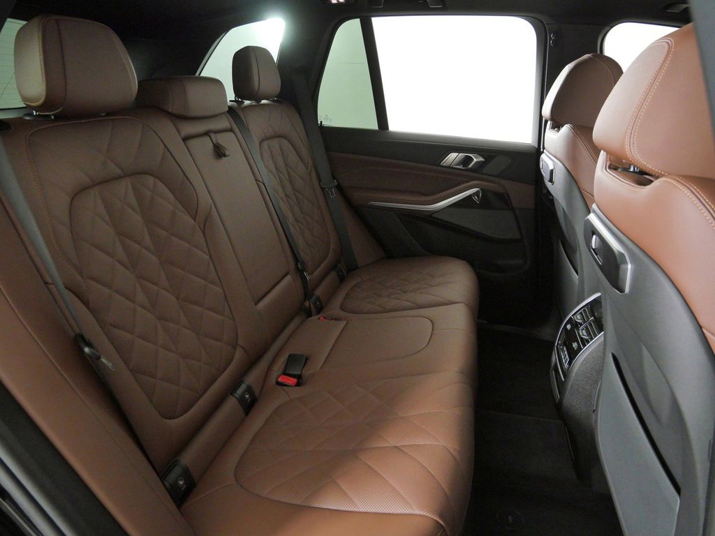 Thumbnail: 2026 BMW X5 - 32