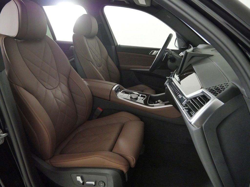 Thumbnail: 2026 BMW X5 - 10