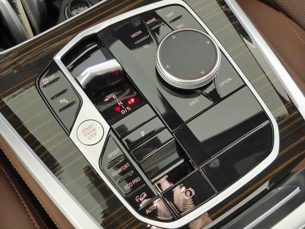 Thumbnail: 2026 BMW X5 - 13