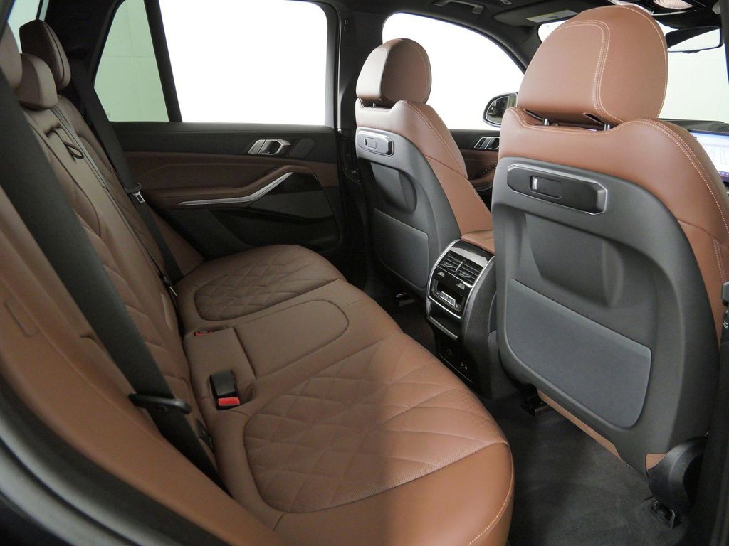 Thumbnail: 2026 BMW X5 - 11