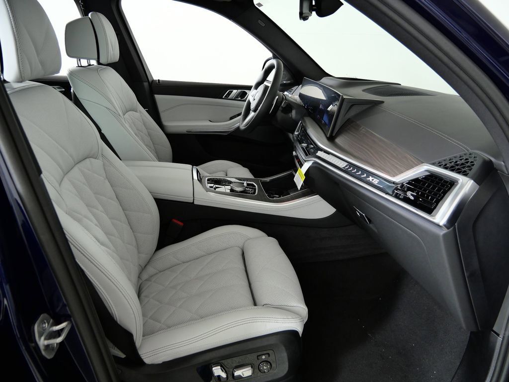 Thumbnail: 2026 BMW X5 - 10