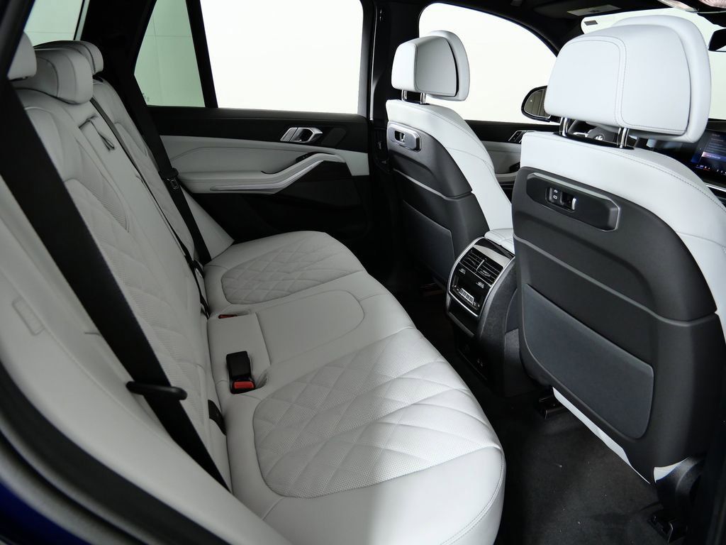 Thumbnail: 2026 BMW X5 - 12