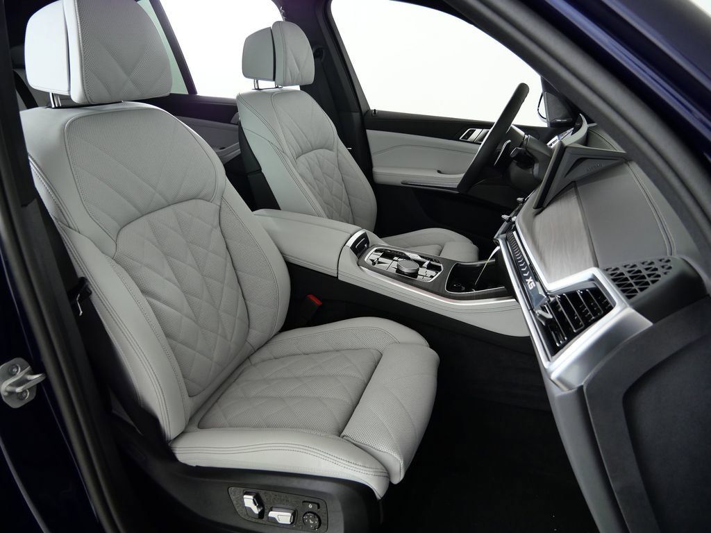 Thumbnail: 2026 BMW X5 - 11