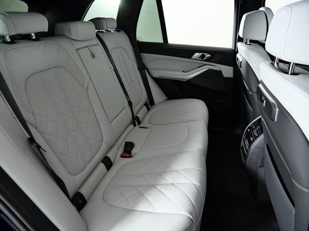 Thumbnail: 2026 BMW X5 - 31