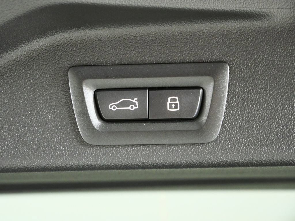 Thumbnail: 2026 BMW X5 - 33