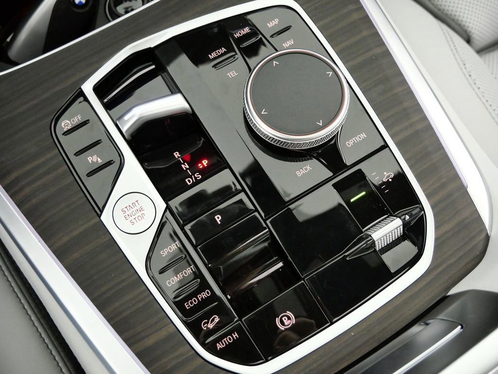 Thumbnail: 2026 BMW X5 - 9