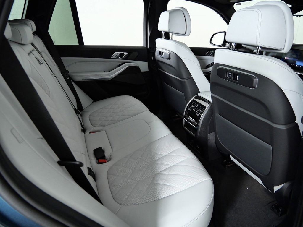 Thumbnail: 2026 BMW X5 - 11